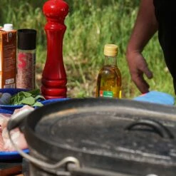 Cast Iron Camp Oven 10 Quart -Snowys Sales 1268730 cast iron camp oven 10 quart