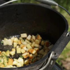 Cast Iron Camp Oven 10 Quart -Snowys Sales 1268731 cast iron camp oven 10 quart