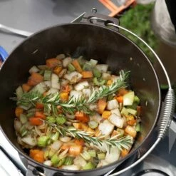 Cast Iron Camp Oven 9 Quart -Snowys Sales 1268739 cast iron camp oven 9 quart