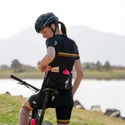 Skratch Labs Crispy Rice Cake Strawberry & Mallow -Snowys Sales 1276008 sport crispy rice cake 45g strawberries mallow