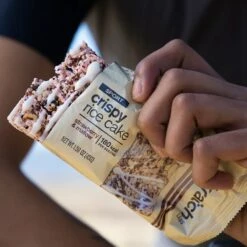 Skratch Labs Crispy Rice Cake Strawberry & Mallow -Snowys Sales 1276009 sport crispy rice cake 45g strawberries mallow